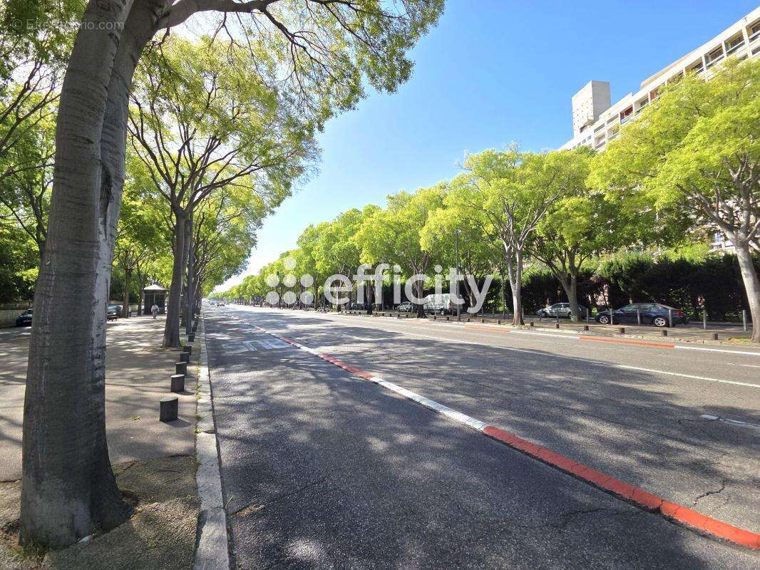 Parking à MARSEILLE-9E