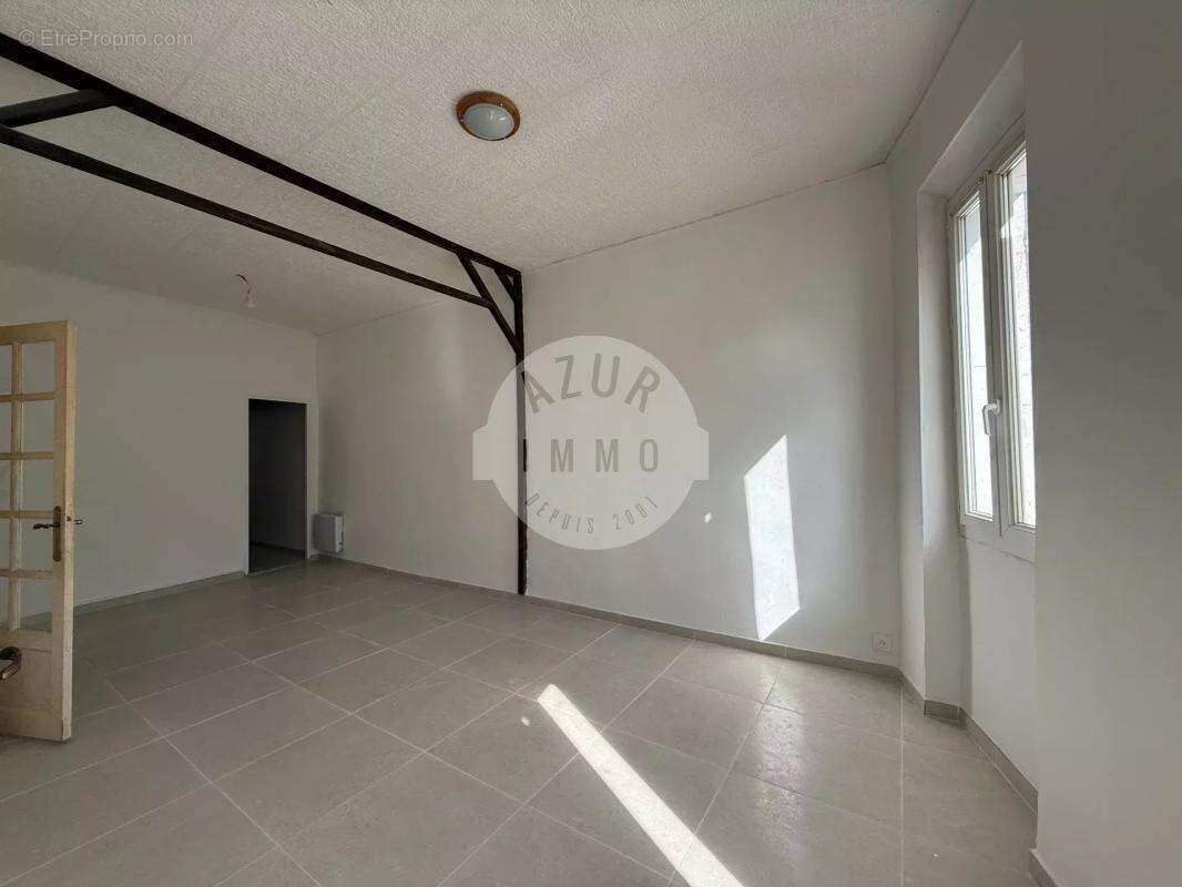 Appartement à ROQUEVAIRE