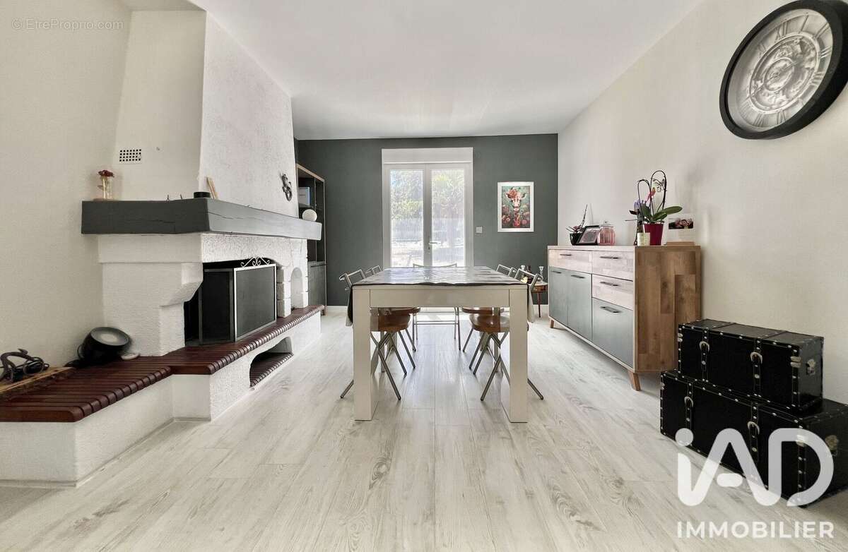 Maison 89 m² à Moragne  - photo 4