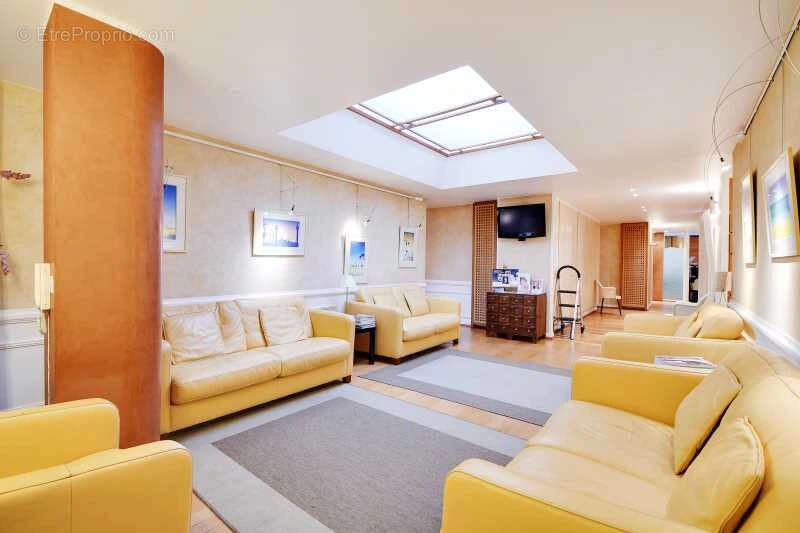 Commerce à PARIS-16E