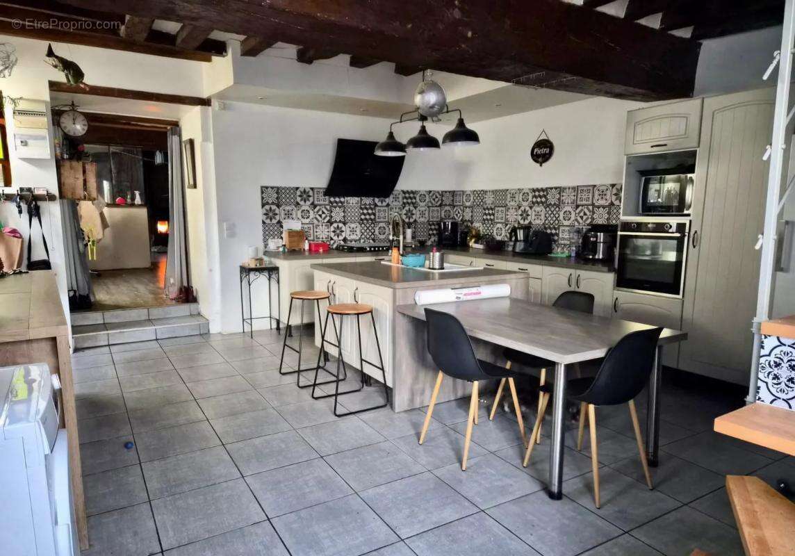 Maison de 6 pièces de 188 m² à Courcelles-la-Forêt - photo 2