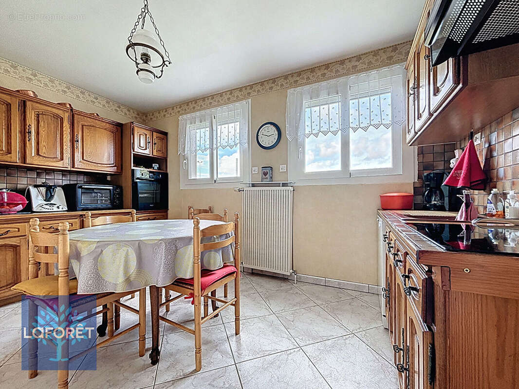 Maison à FOUGEROLLES-DU-PLESSIS