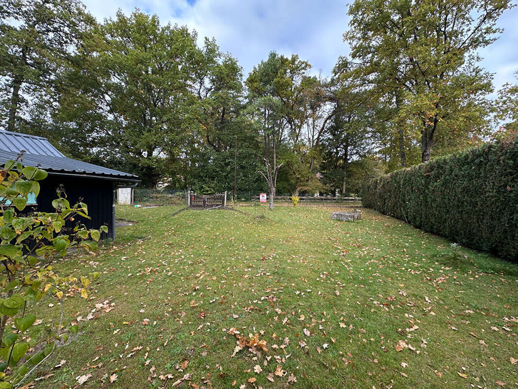 Terrain à NOISY-SUR-ECOLE