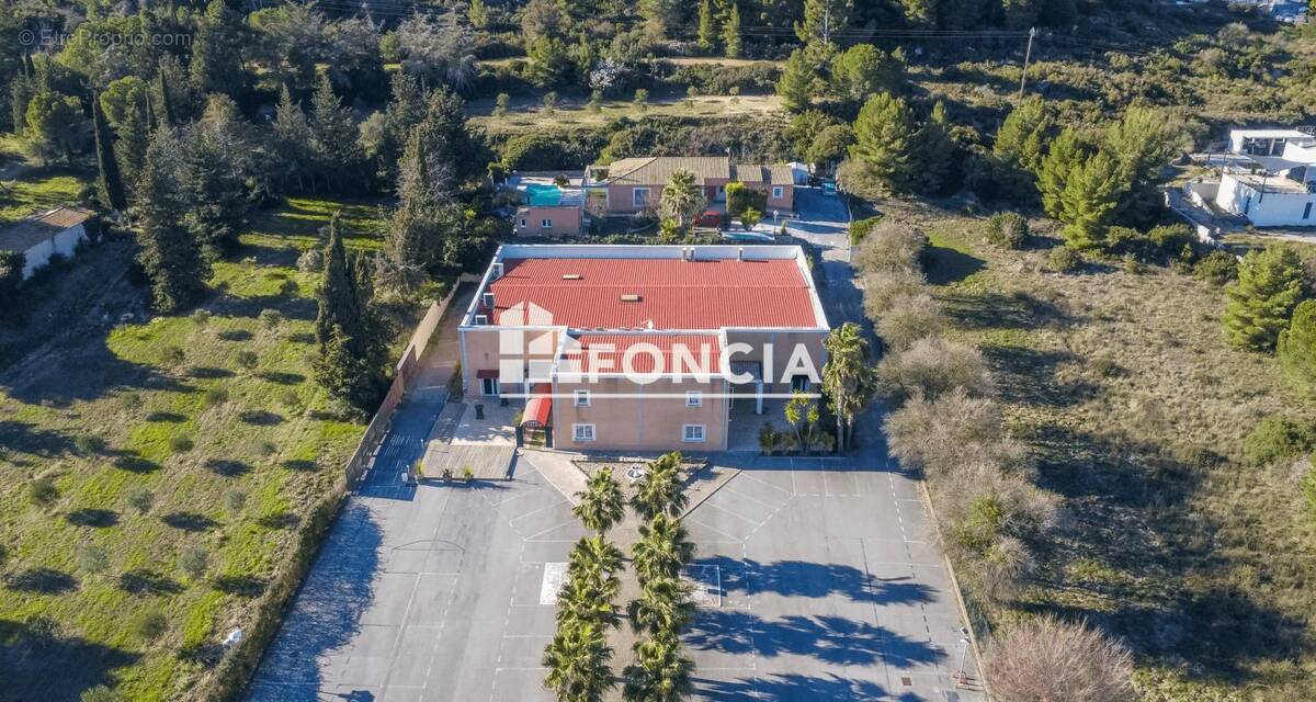 Commerce à POUSSAN