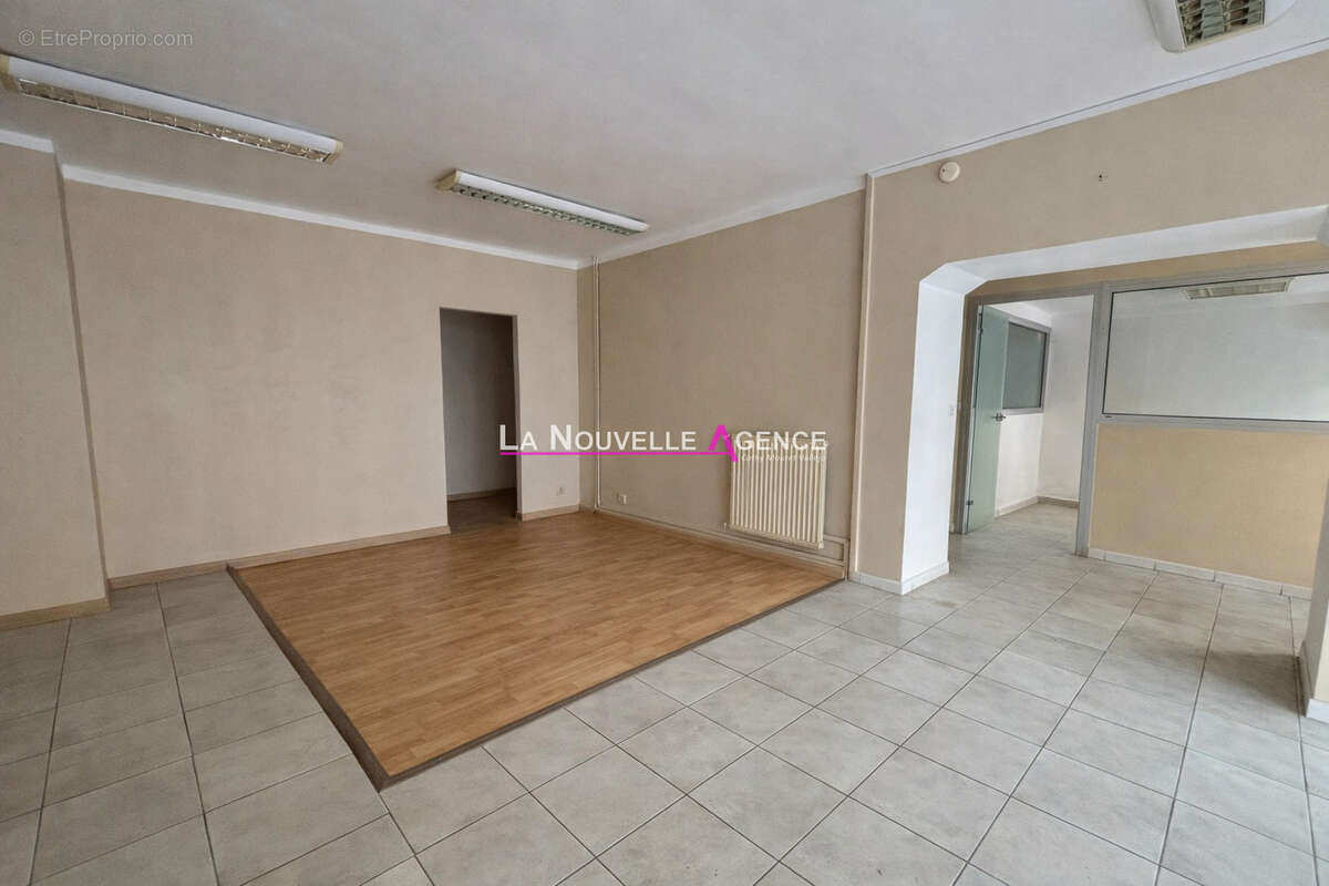 Grand ensemble immobilier au coeur du village - photo 2