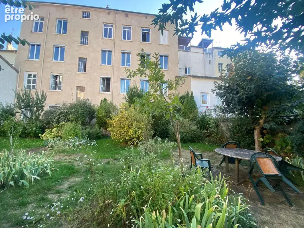 Appartement type Canut de 93m2 en étage élevé au centre de Saint Just - photo 1