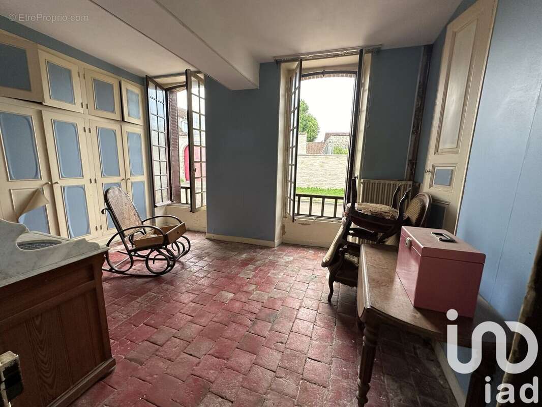 Maison 122 m² à Champlay  - photo 4