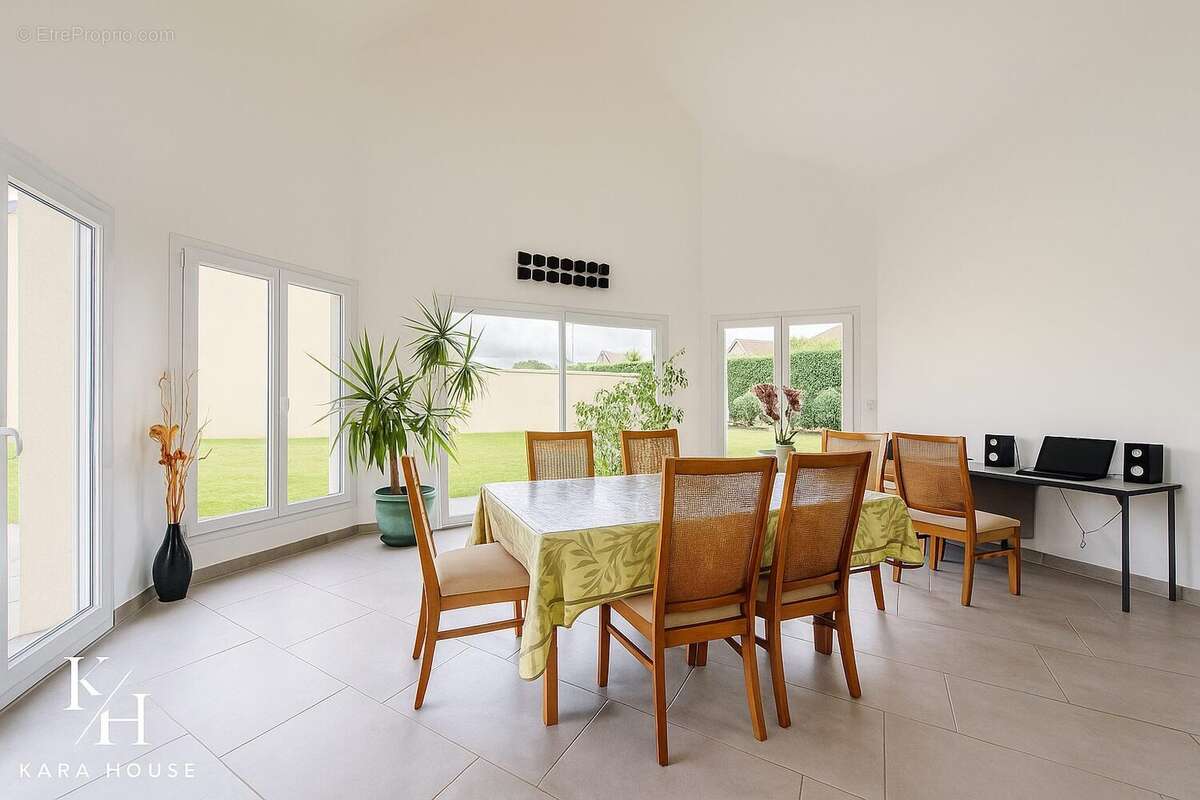 Maison à MAY-SUR-ORNE