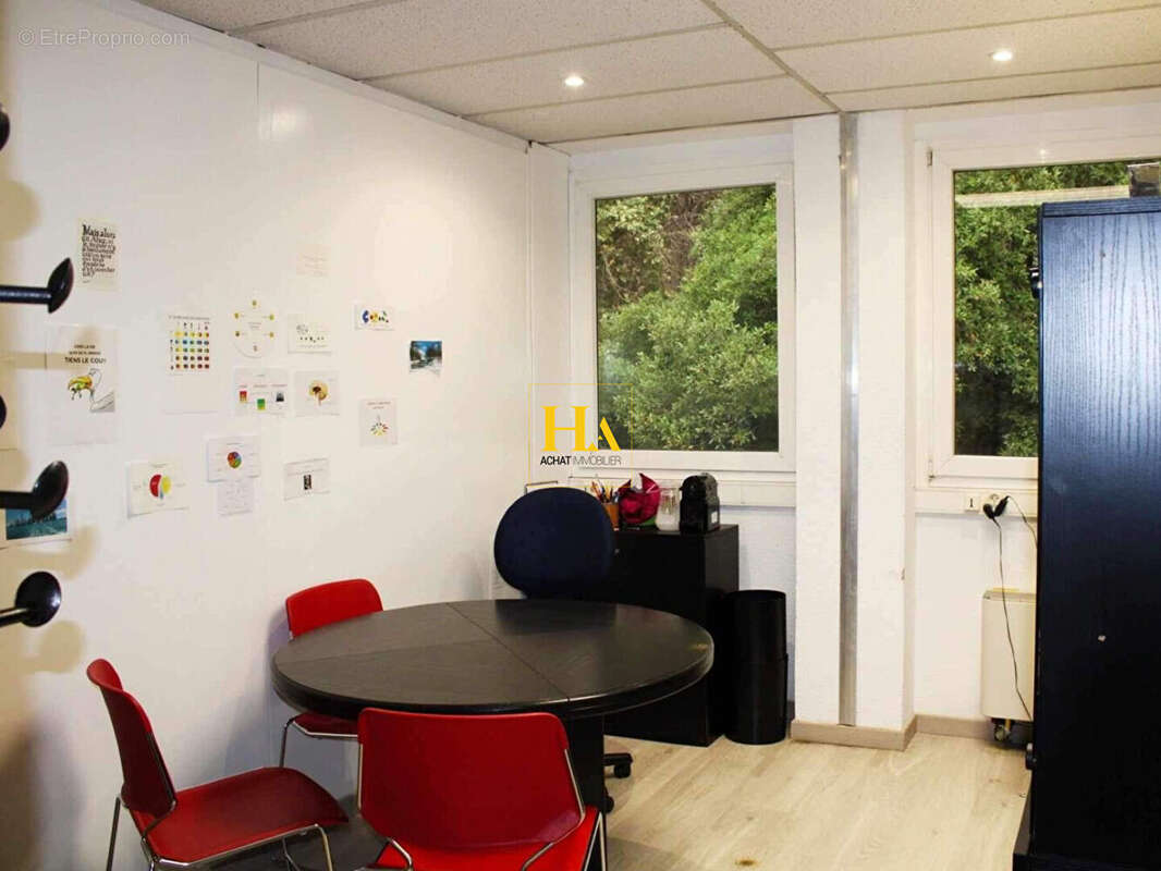 Commerce à VALBONNE