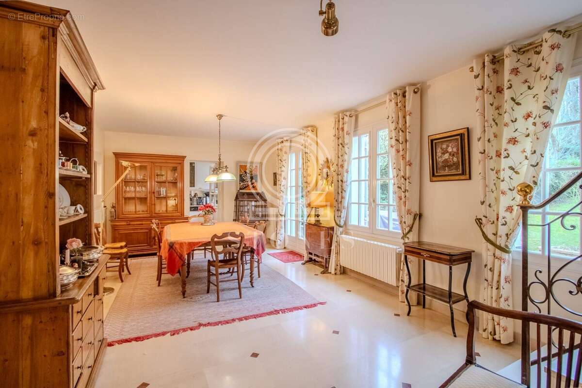 Maison à LOUVECIENNES