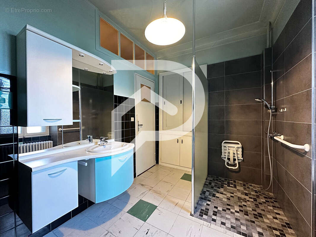 Immeuble avec bureau et grange Labaroche 13 pièce(s) 285 m2 - photo 5