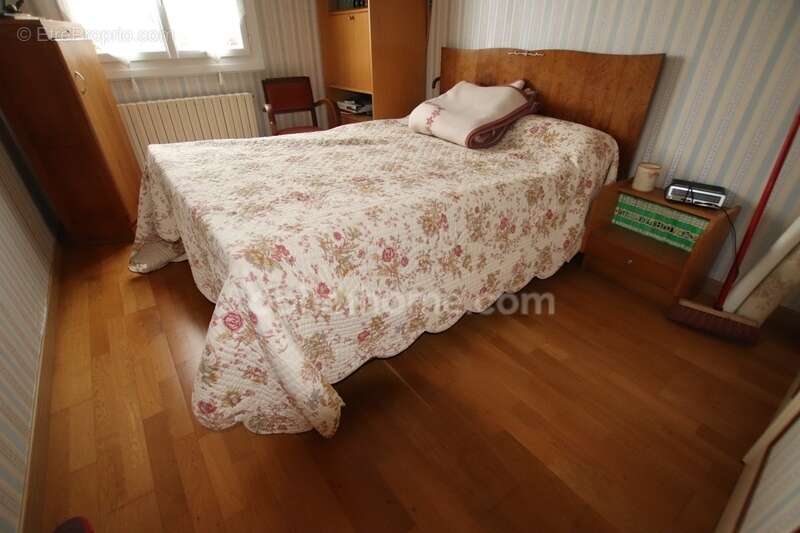 Maison à SAINT-JEAN-DE-LA-RUELLE