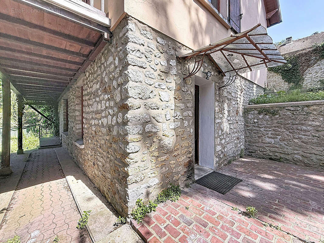 Maison à NEAUPHLE-LE-CHATEAU