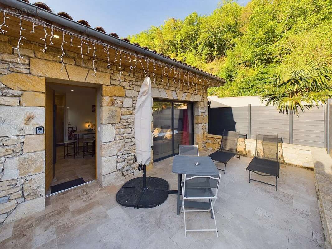 Superbe rénovation pour cette maison en pierre avec potentiel de revenus près de Beynac - photo 12