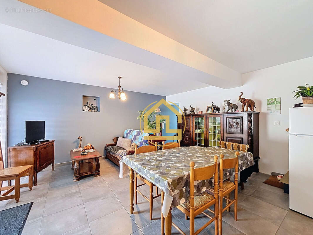Maison à JENLAIN