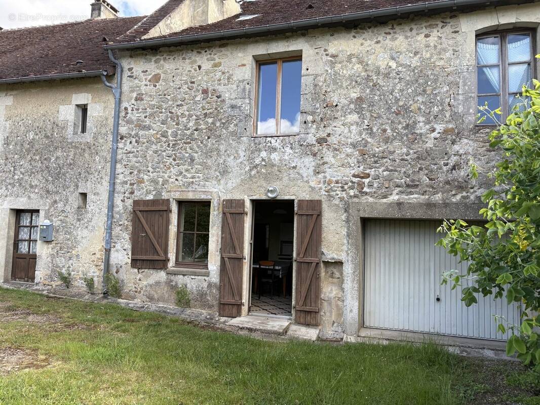 Maison à AILLIERES-BEAUVOIR