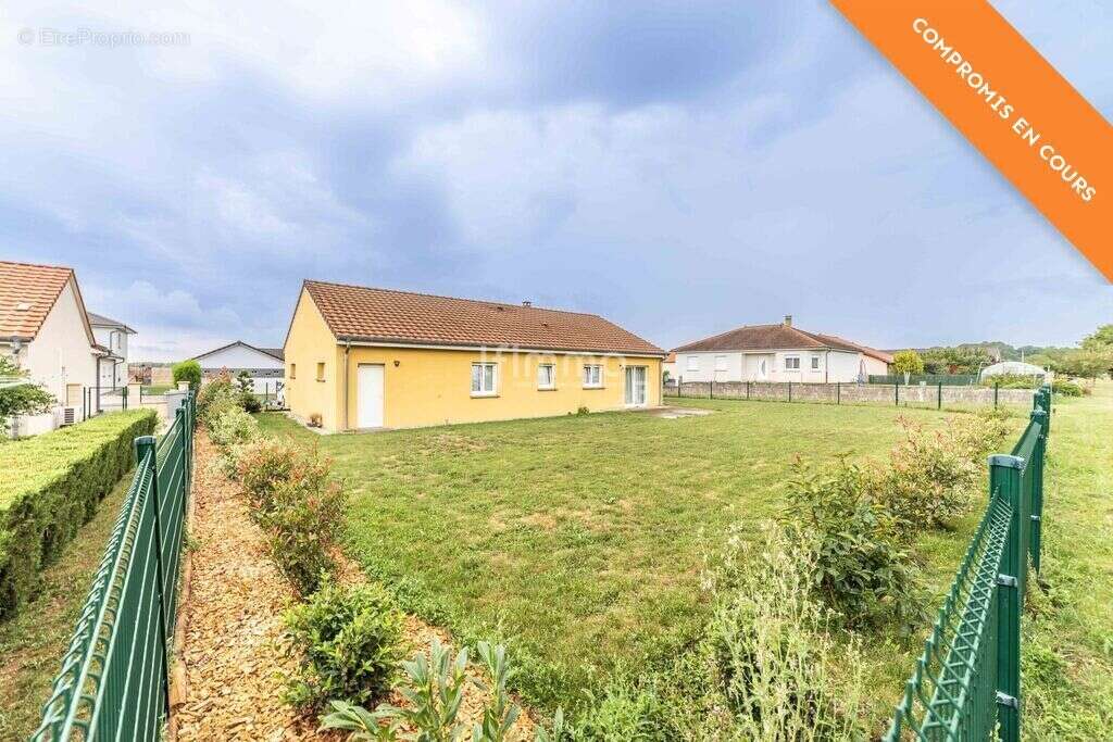 Maison à GROSTENQUIN