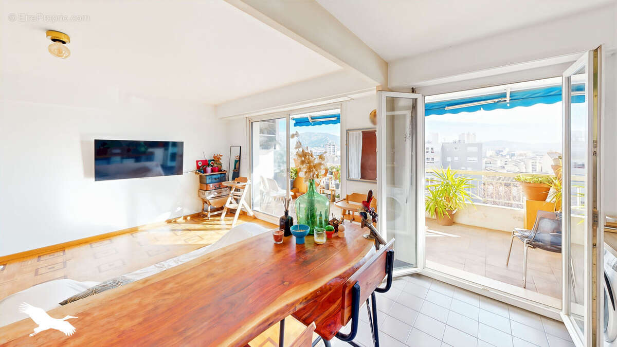 Appartement à MARSEILLE-5E