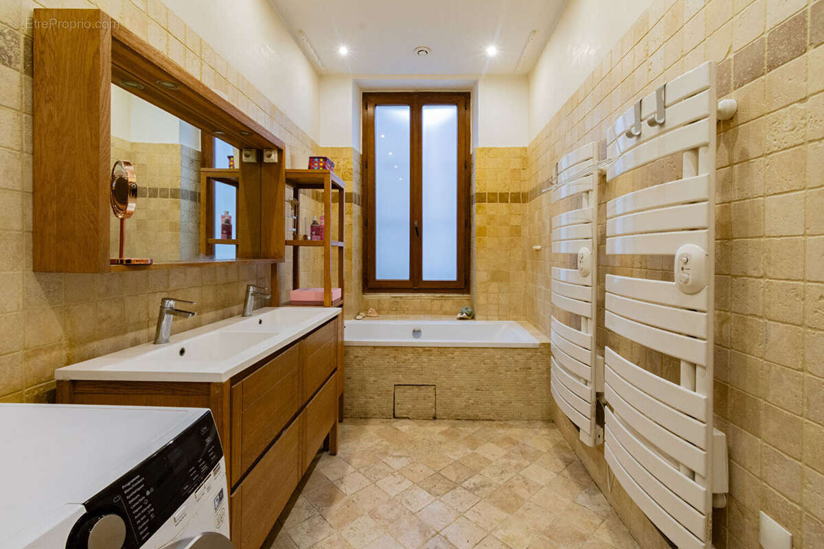 Appartement à MARSEILLE-6E