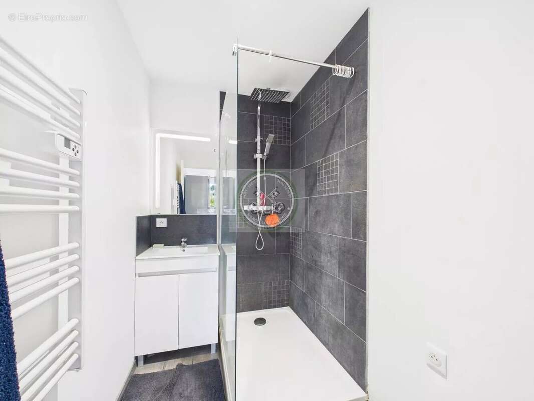 À Vendre en exclusivité - T2 de 39 m² rénové avec Garage - Port Fréjus - photo 4