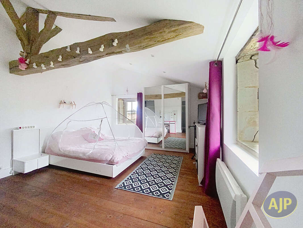 Maison à LES MAGNILS-REIGNIERS