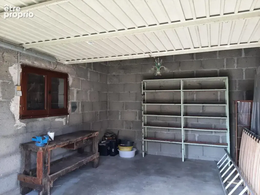Maison mitoyenne sur 2 niveaux avec potentiel d'agrandissement ou création de logement supplémentair garages et dépendances - photo 28