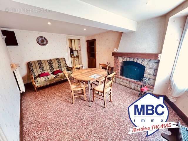 Maison à MONTREVAULT