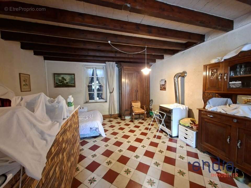 Maison à COLOMBIER