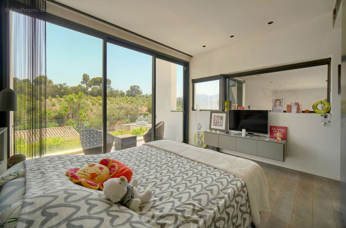 Élégante Villa contemporaine 200 m2 au cœur d'un environnement privilégié - photo 11