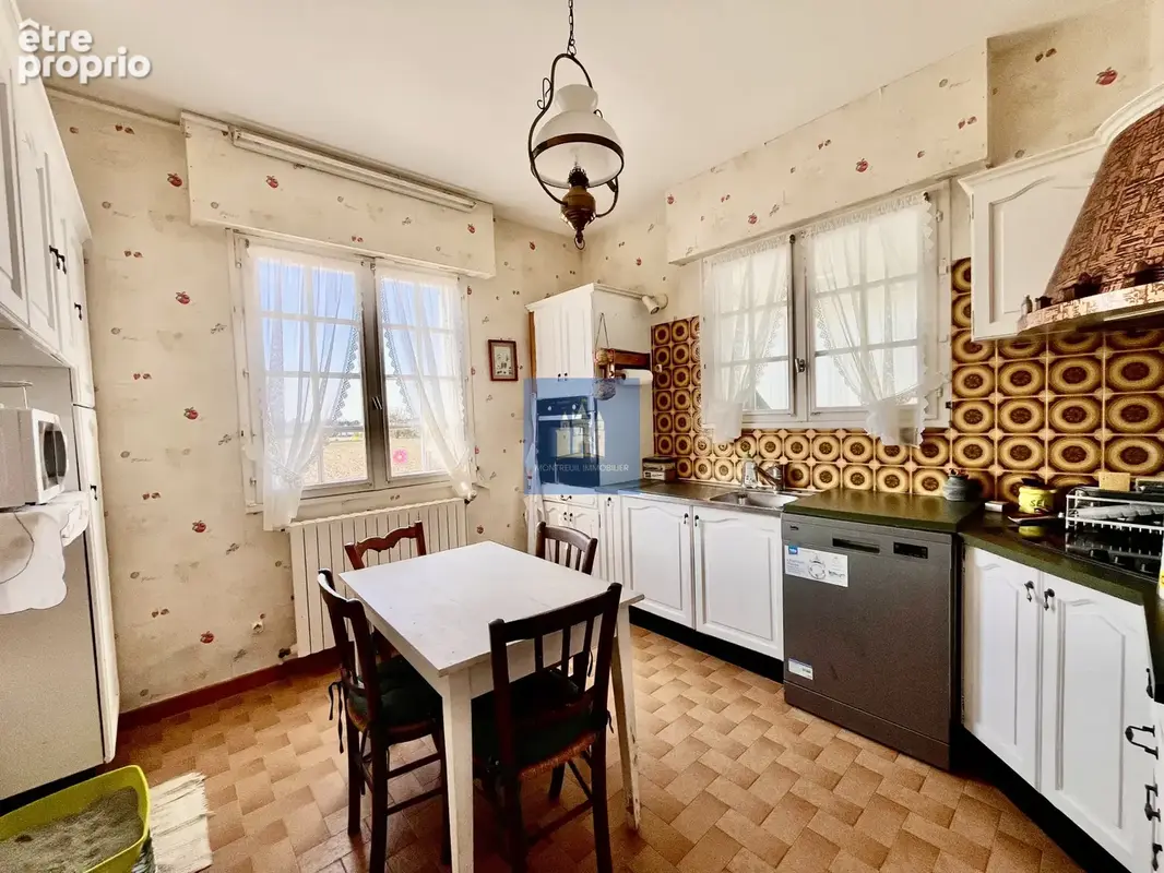 Loudun  (86) Maison familiale lumineuse 6 CH avec atelier et RDJ PMR - photo 3