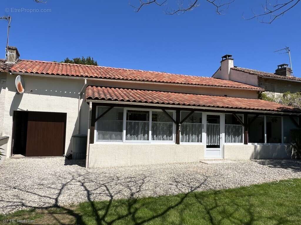 Maison à CHEF-BOUTONNE