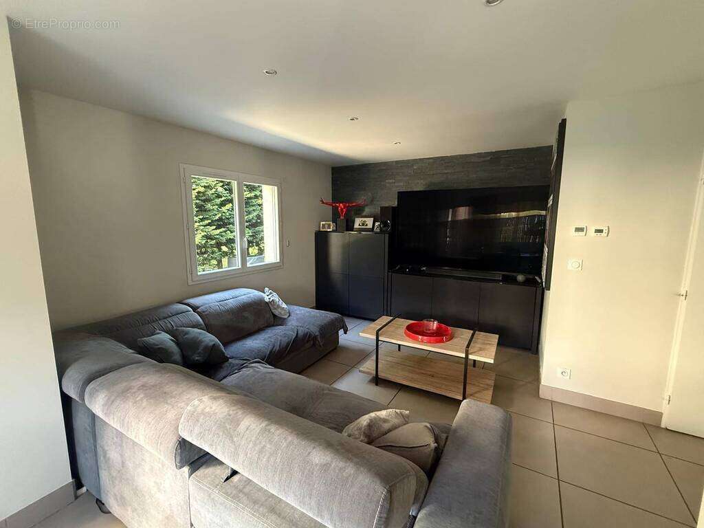 Maison à SAINT-GENIS-POUILLY