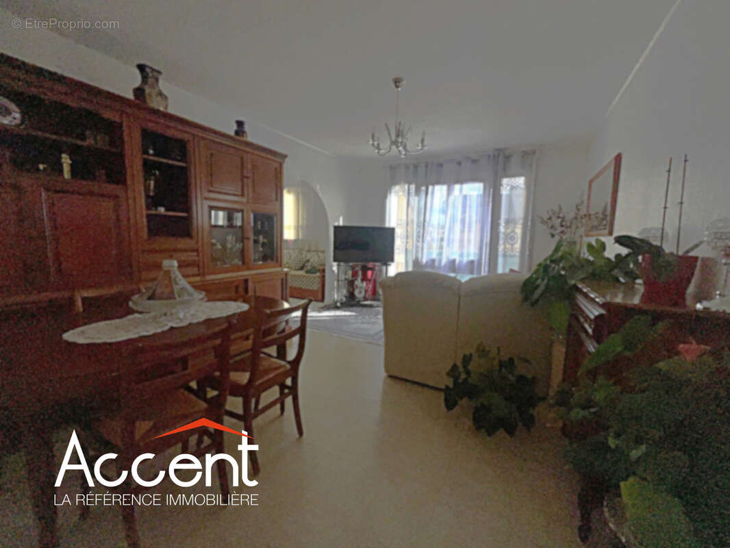 Appartement à ONET-LE-CHATEAU