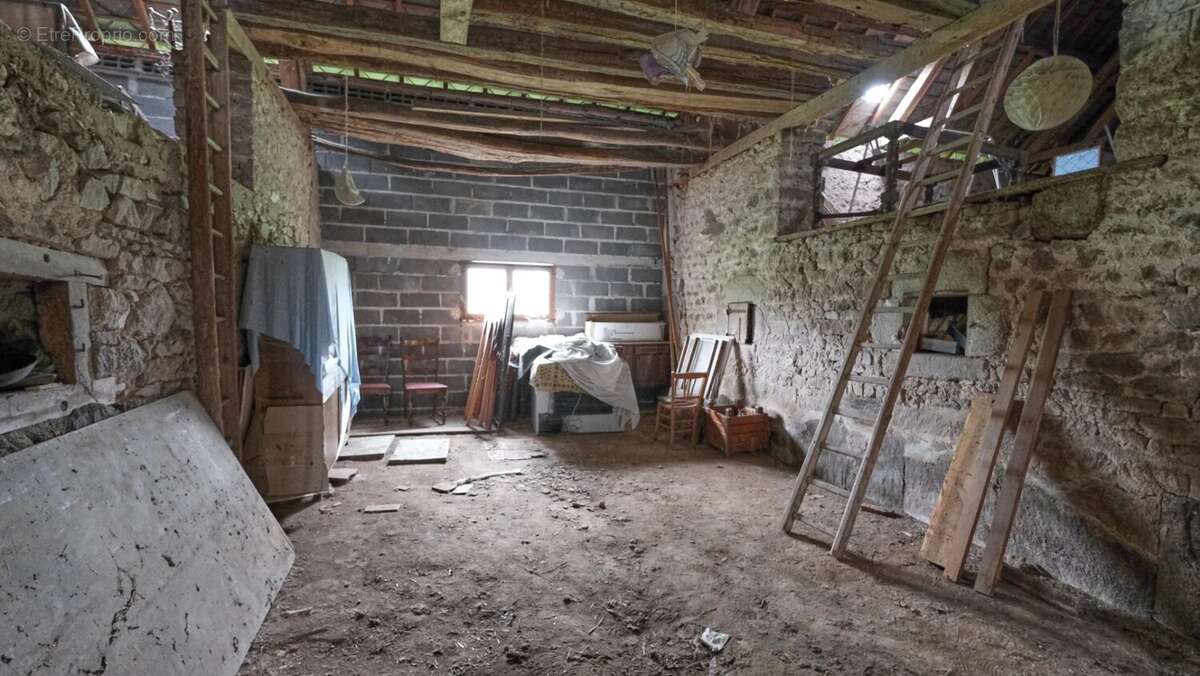 Maison à MONTIGNY-EN-MORVAN