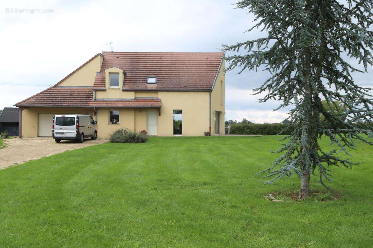 Maison à ARNAY-LE-DUC