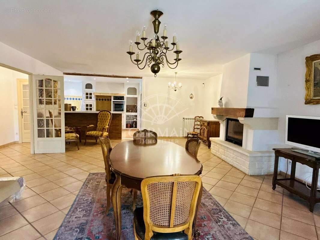 Maison à L'ISLE-SUR-LA-SORGUE