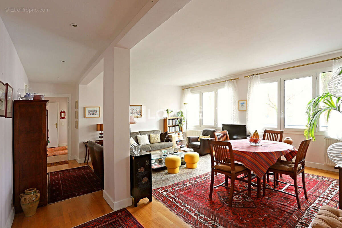 Appartement Paris 4 pièce(s) 102 m2 avec deux caves. - photo 8