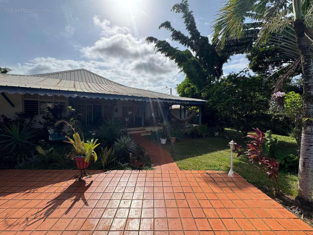 Maison à REMIRE-MONTJOLY