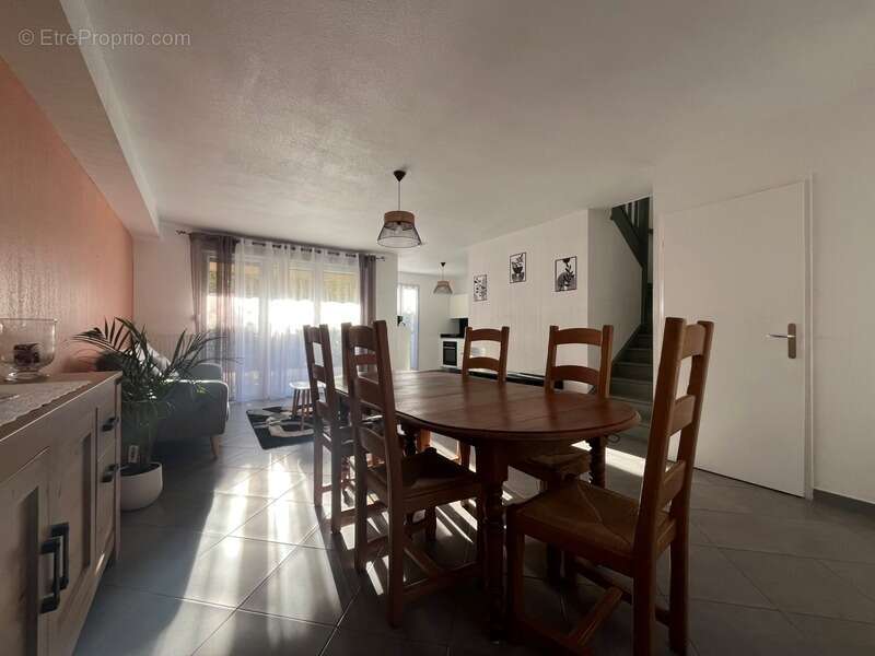 Maison à LA ROQUETTE-SUR-SIAGNE