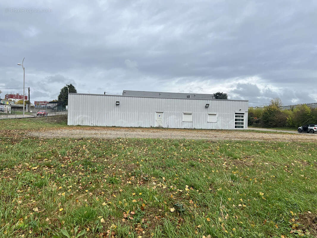 Commerce à PONT-EVEQUE