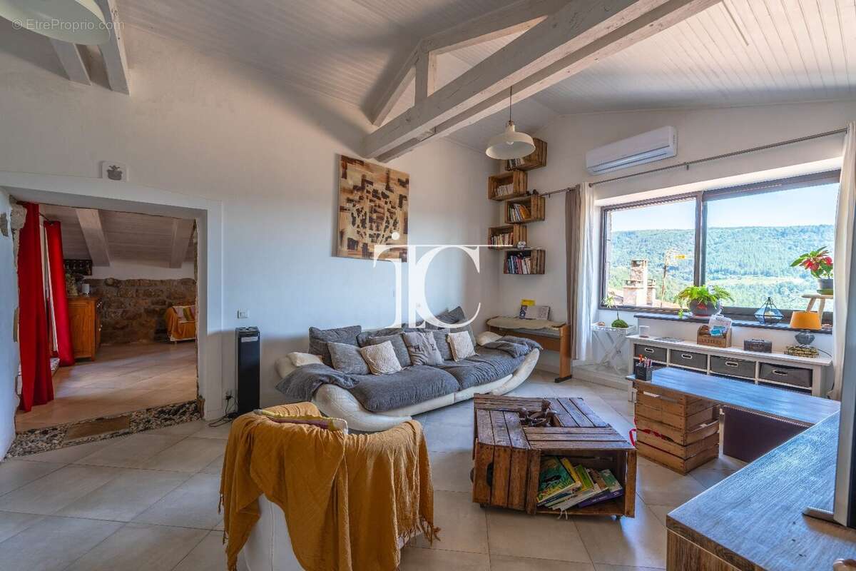 Maison à LABLACHERE