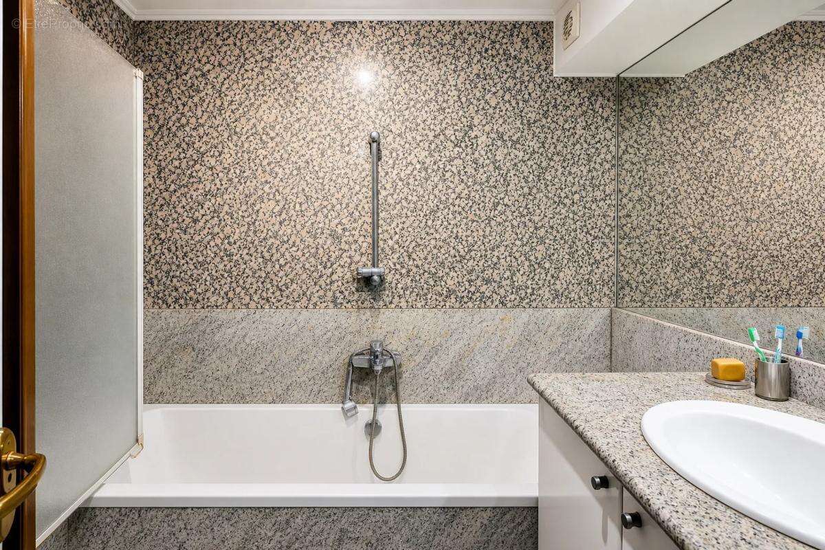 LYON 7 - Place JEAN MACE -Appartement T4 de 89 M2 - - photo 18