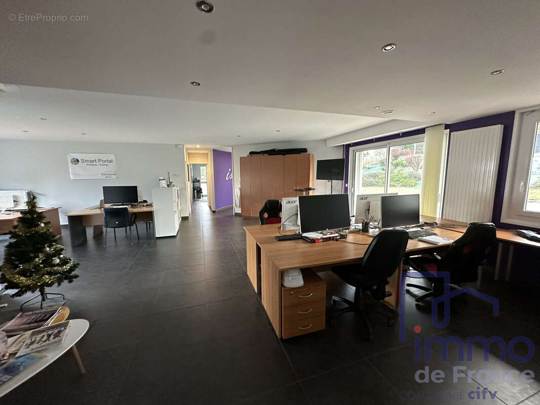 Commerce à SAINT-JUST-MALMONT