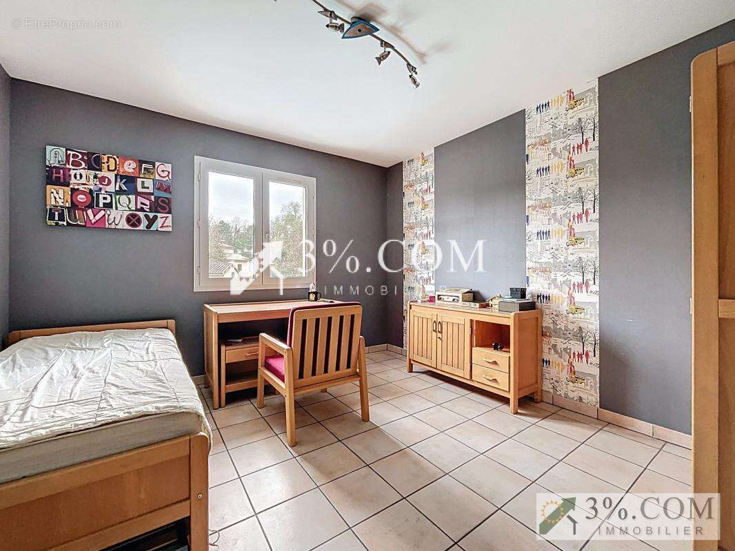 Maison à MONTELEGER