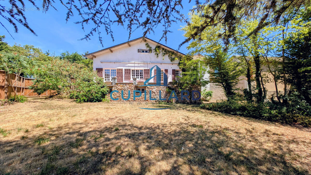 Maison de caractère avec un joli parc arboré - photo 2