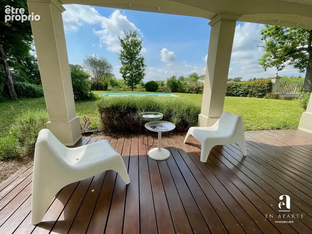 Chaponost -  maison de 200 m2 sur un  terrain de 1500m2 avec vue et  piscine - photo 2