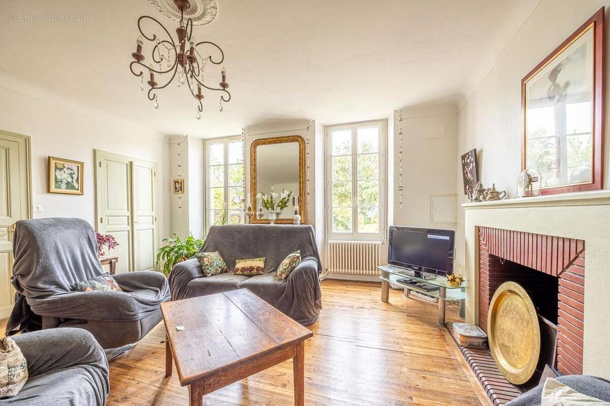 Maison 220 m² à Chauray  - photo 4