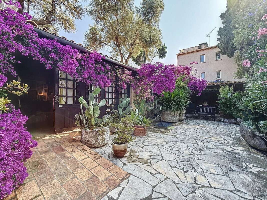 Appartement à SAINT-LAURENT-DU-VAR