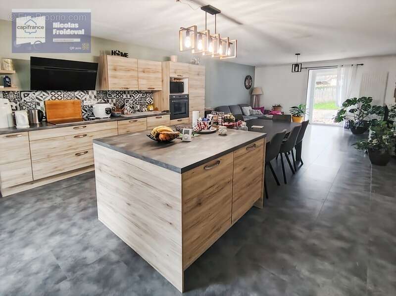 Maison à LONS-LE-SAUNIER