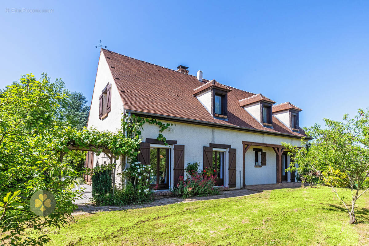 Maison à CIVRY-LA-FORET